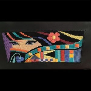 Lee’s Needle Art Purse